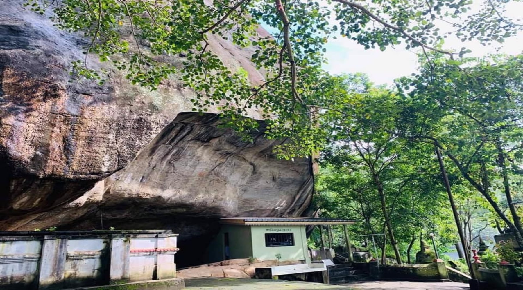 Mulkirigala Rock Temple Tour from Hambantota Port 1