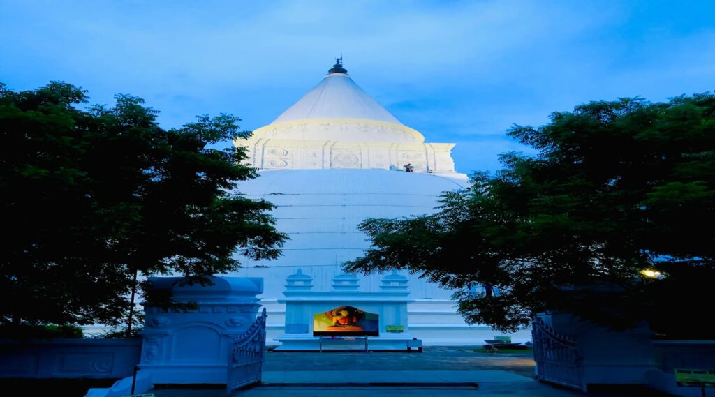 Tissamaharama Raja Maha Viharaya Temple Tour from Hambantota Port 1