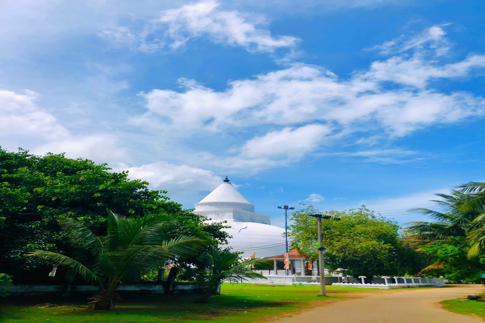 Tissamaharama Raja Maha Viharaya Temple Tour from Hambantota Port 2